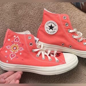 Women’s chuck Taylor Converse